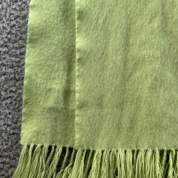 100% Cashmere Green Fringed Scarf Made In Scotland - Picture 3 of 4